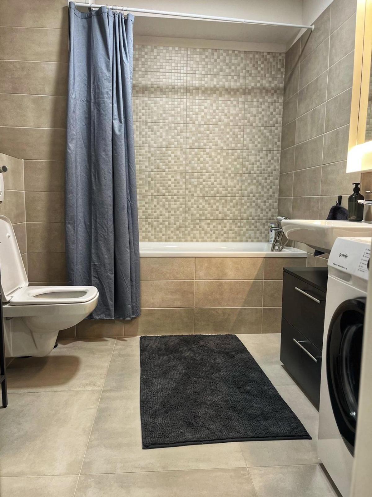 Appartement Lakas A Dunaparton, A Balnanal